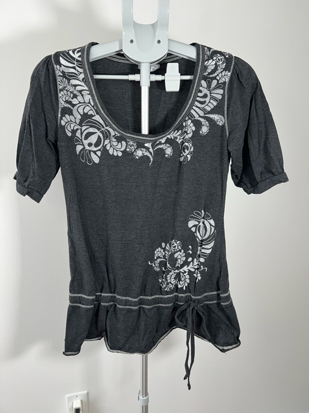Vintage Y2K Women's Charcoal Floral Scoop Neck Tunic Top with Drawstring